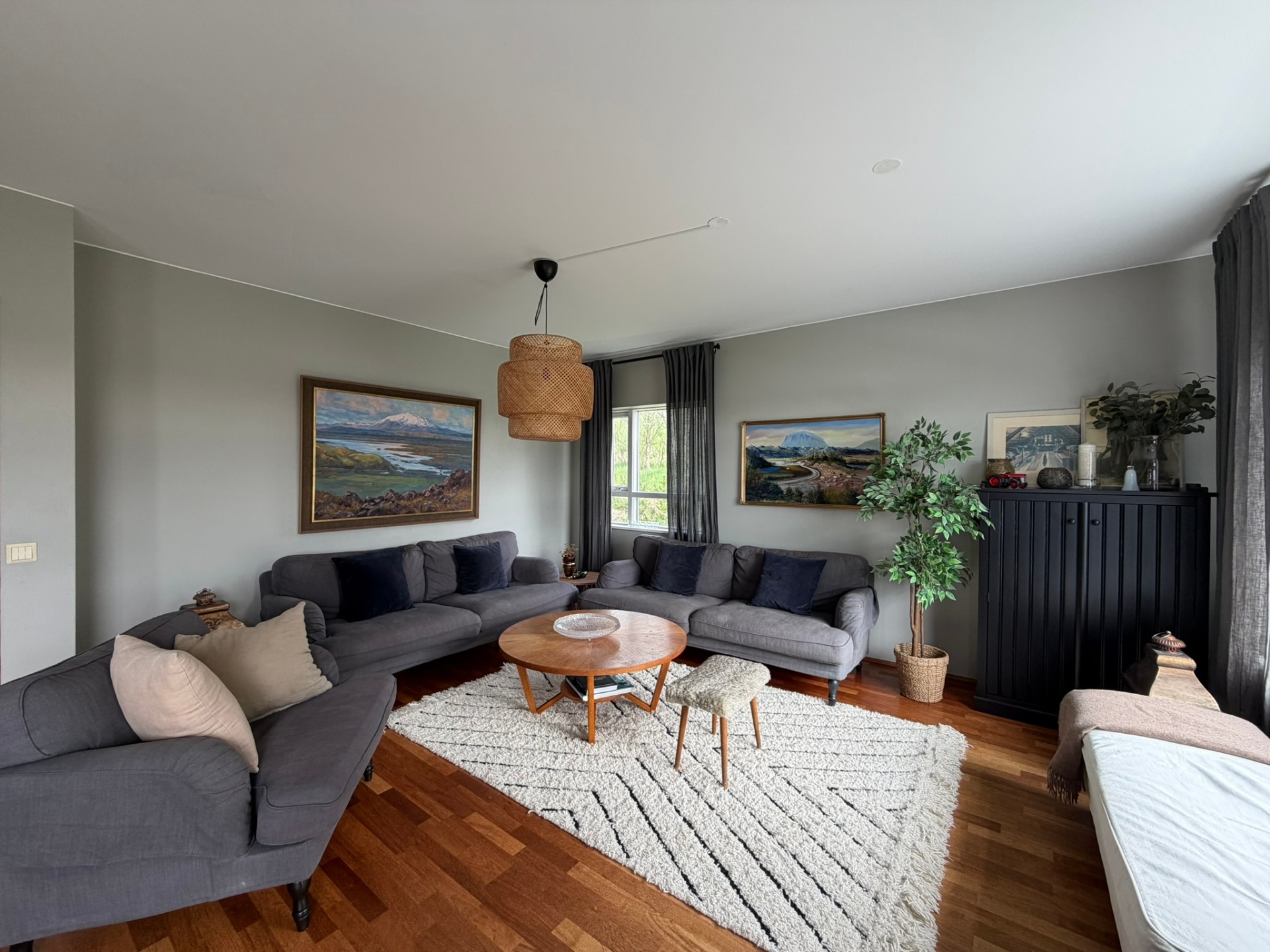 Lounge seating around the coffee table
