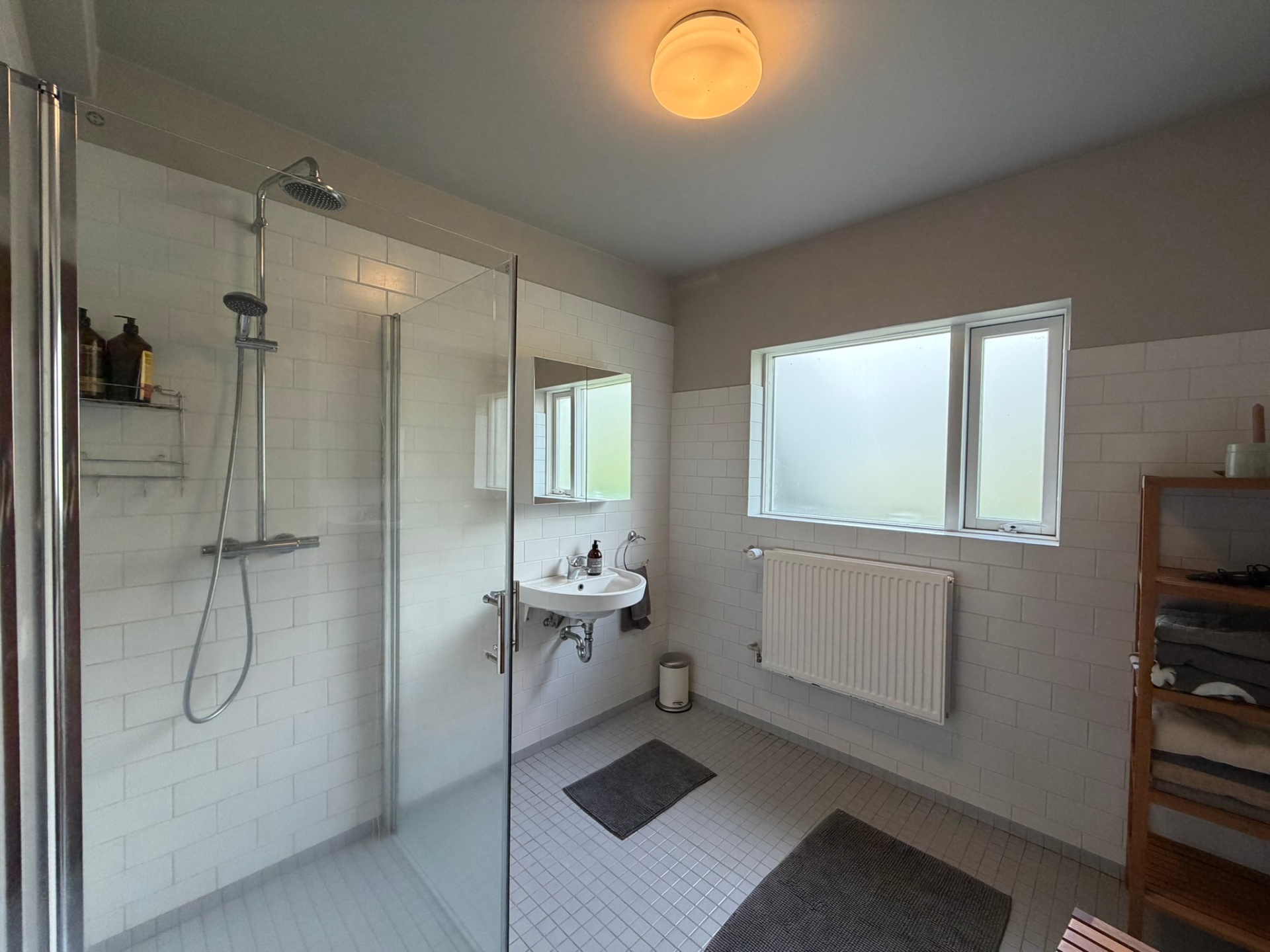Walk-in shower room