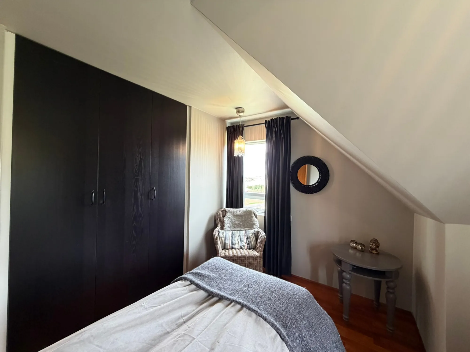 Room 5 — 4