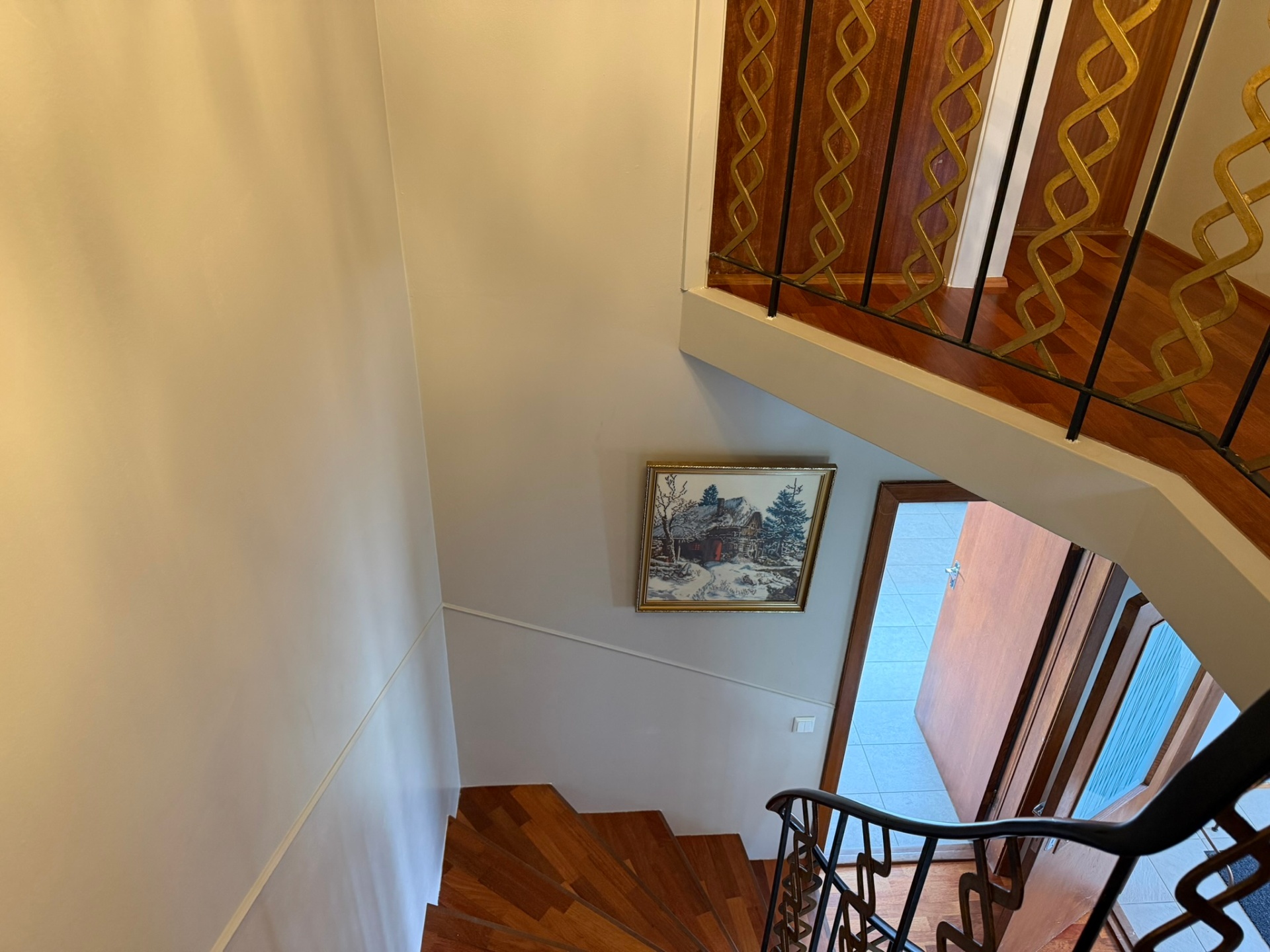 Staircase and entry hall