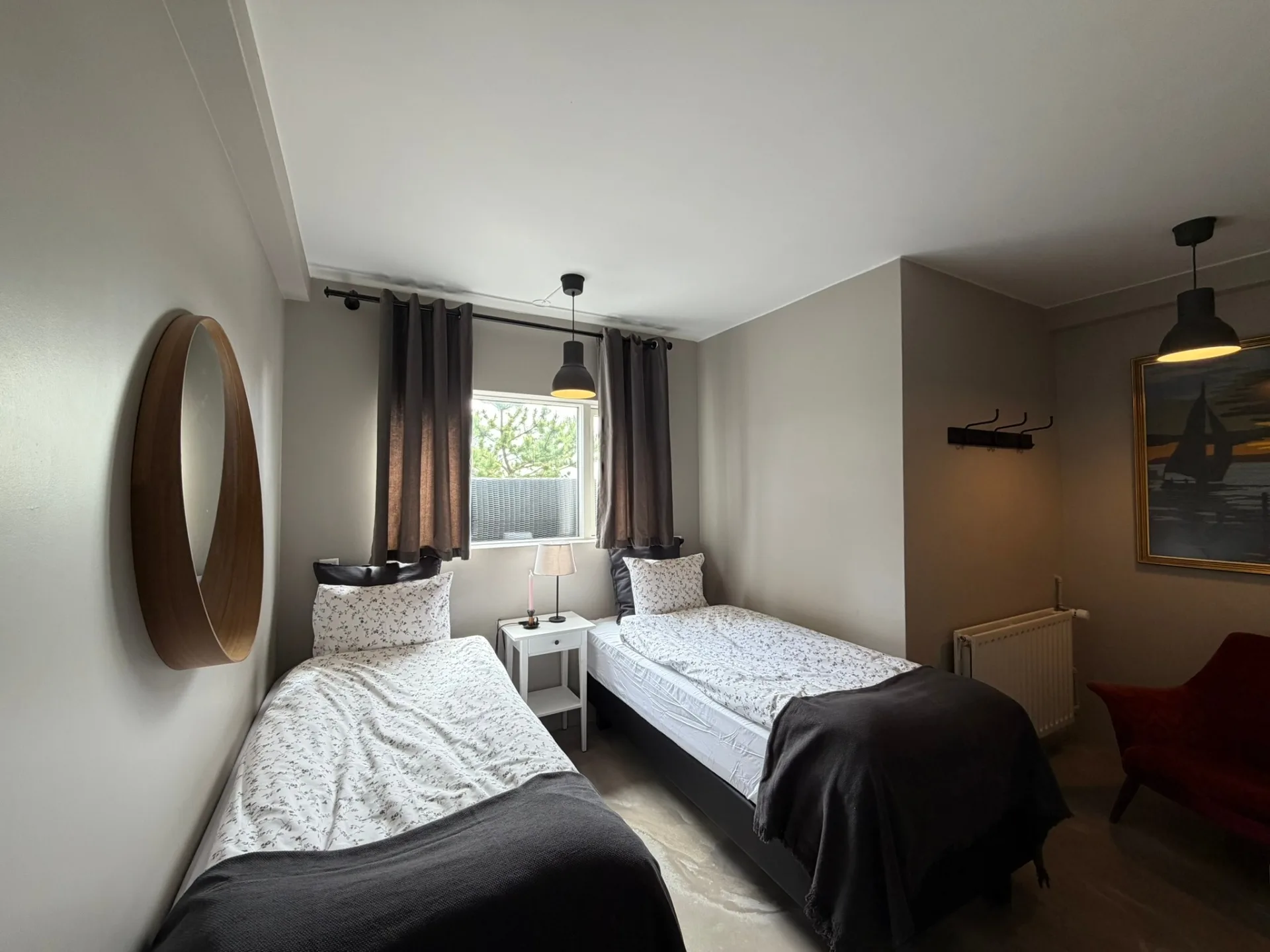 Room 01